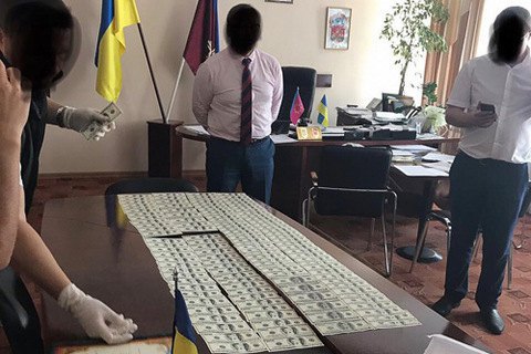 Бывший глава района Хмельницкой области получил 9 лет за взятку