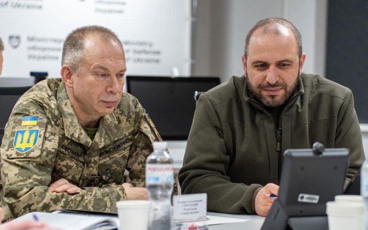 Умєров і Сирський обговорили з британськими колегами використання дронів в Україні