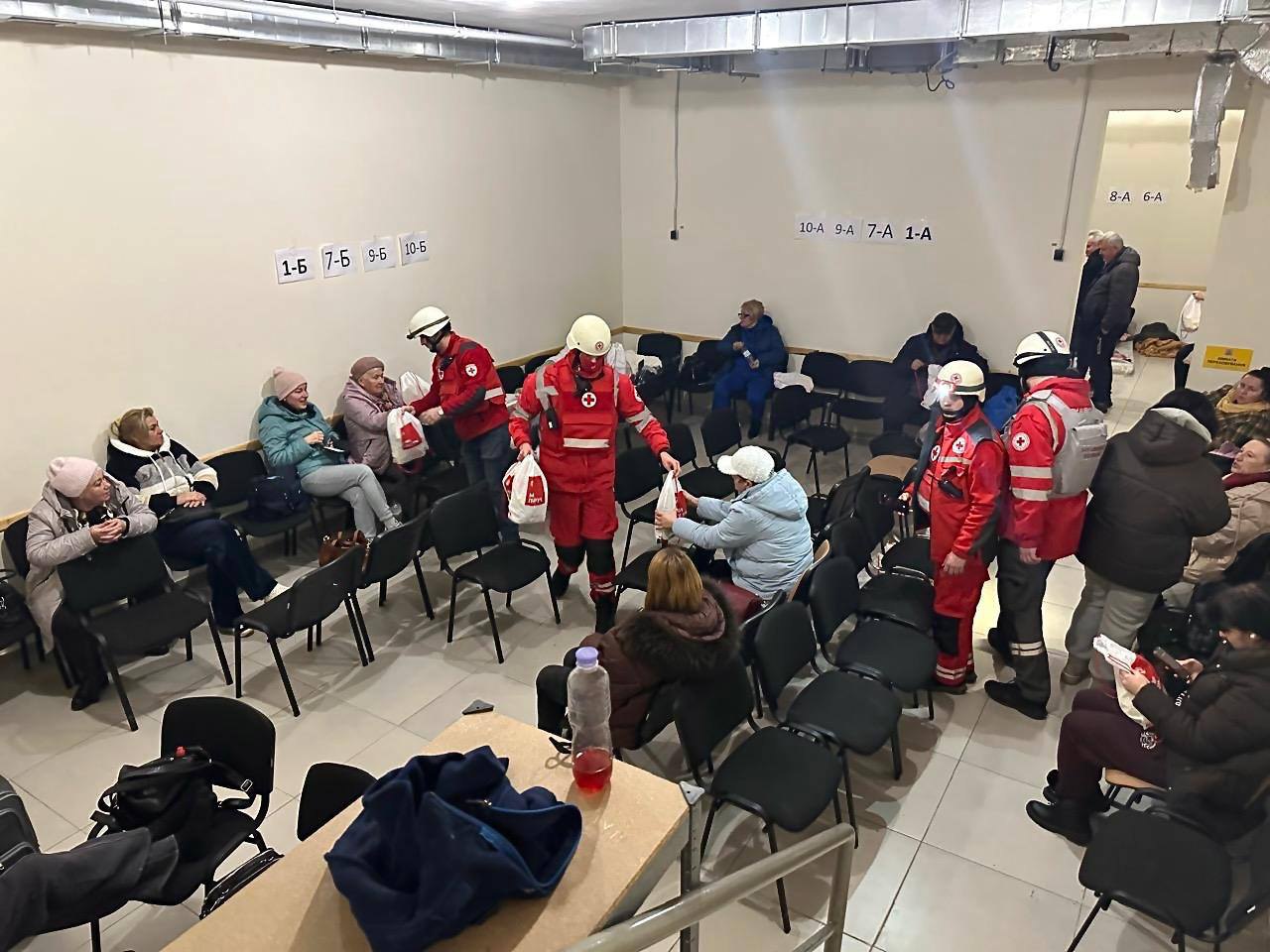 Розгорнуто координаційний гуманітарний штаб, який надає необхідну першочергову допомогу громадянам, які стали заручниками наслідків ворожих атак на трасі Одеса — Рені