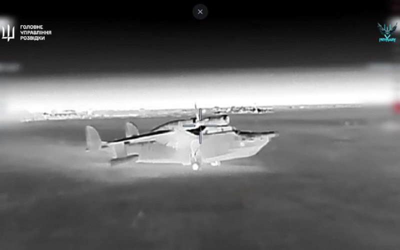 Один з двох знищених російських літаків-амфібій в Криму 