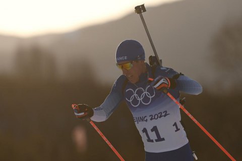 Фийон Мае выиграл "золото" Олимпиады в биатлонной индивидуальной гонке, украинцы старт провалили