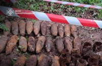 На Тернопільщині в лісі знайшли 21 артснаряд часів Другої світової війни