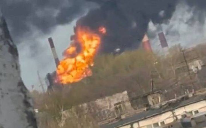 Reuters: через атаки українських дронів у Росії призупинив роботу нафтопереробний завод у Новокуйбишевську 