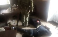 В Хмельницкой области задержали банду с уголовным авторитетом и полицейским в составе