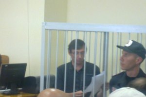 Луценко потребовал закрыть дело против него