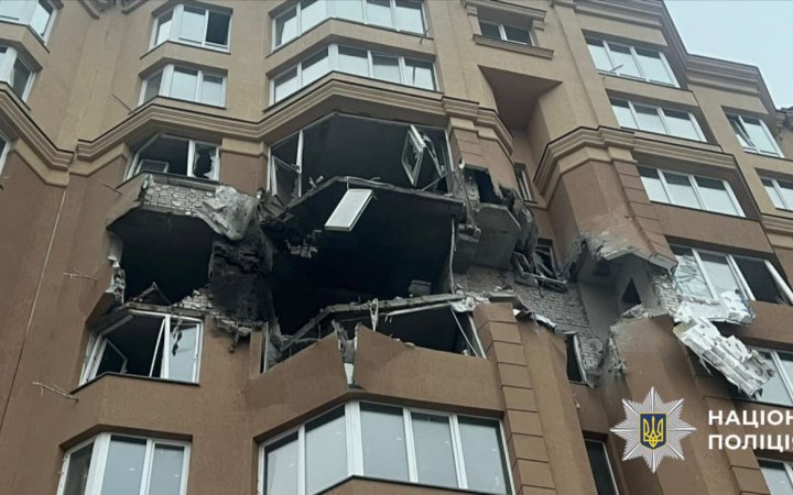 Наслідки обстрілу на Київщині: загинула 1 жінка, ще 11 осіб постраждали