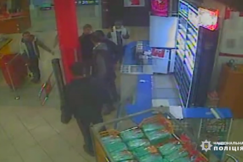 В Киеве в магазине напали на охранника, пострадавший в реанимации 