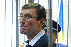 Судья Вовк в очередной раз отказал Луценко