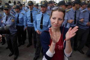 В Минске задерживают участников безмолвной акции протеста
