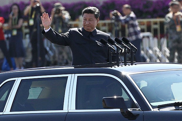 Президент КНР Си Цзиньпин во время военного парада в Пекине, 03 сентября 2015.