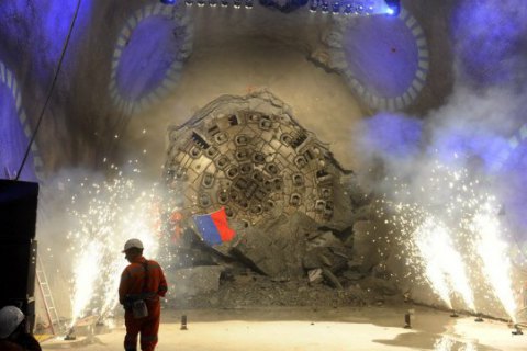 У Європі завершилося будівництво найдовшого у світі тунелю