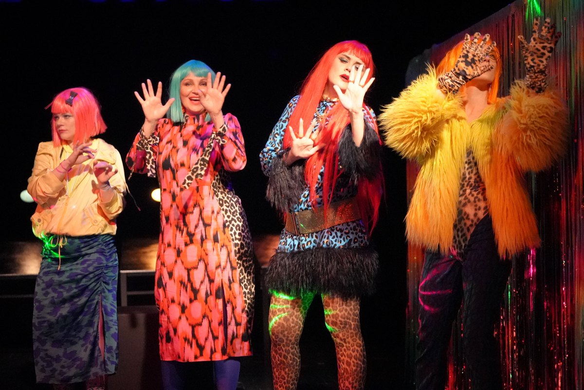 Вистава «Робота з Тінню»