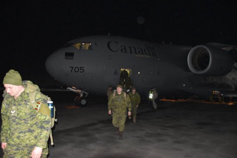 В Украину прибыли еще 50 канадских военных