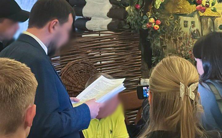 Депутата облради викрили на організації схеми переправлення чоловіків за кордон