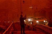 Біля Афін внаслідок шторму загинув чоловік, Крит огорнув пил зі Сахари