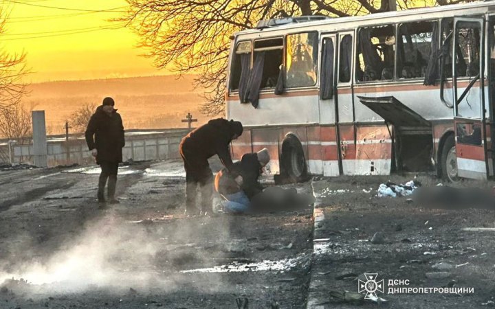 Головне за неділю, 1 лютого: 150 боєзіткнень, атака на шахтарський автобус на Дніпропетровщині, удар по пологовому в Запоріжжі 