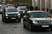 Автомобиль из кортежа Януковича ездит по Киеву на красный свет