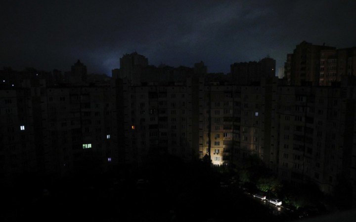 Від 1 до 4 черг: завтра у більшості регіонів України діятимуть графіки відключень світла