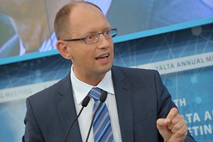 Яценюк обещает отменить закон о языках 