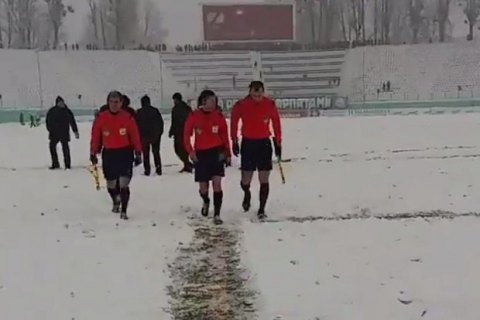 "Карпати" не дограли матчу з "Олімпіком" через сильний снігопад у Львові