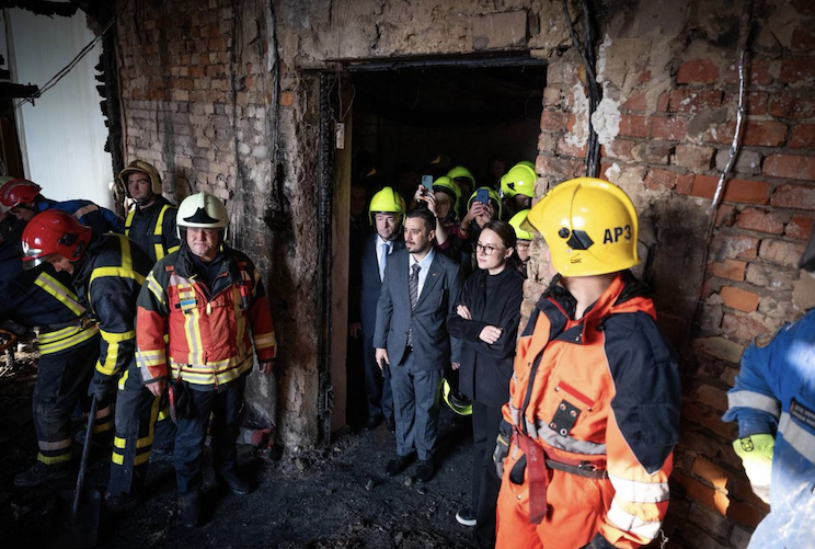 60 керівників дипломатичних місій побували на місці удару по Кабміну