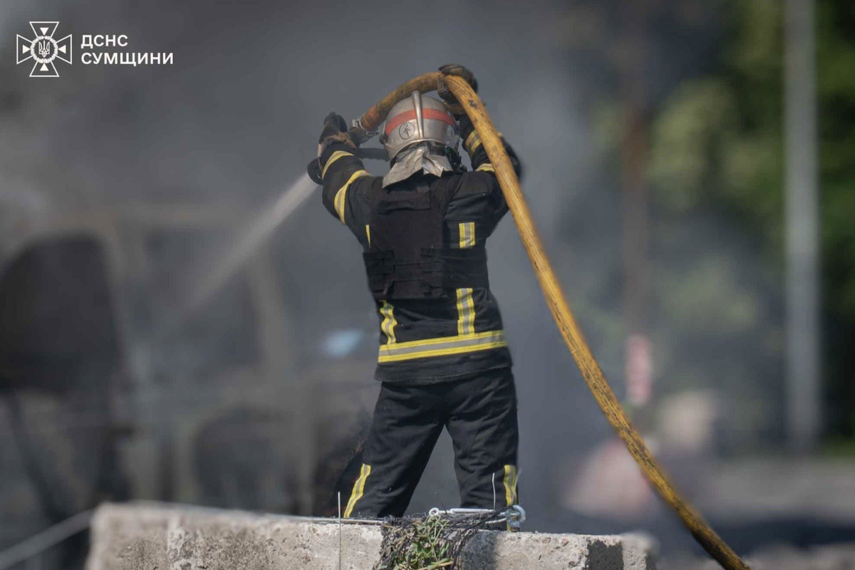 Рятувальники ліквідували загоряння на АЗС після атаки