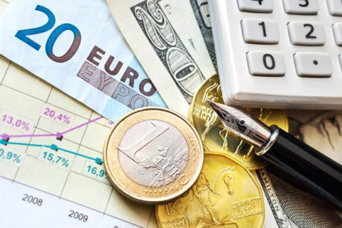 Официальный курс евро вырос до максимума почти за три года