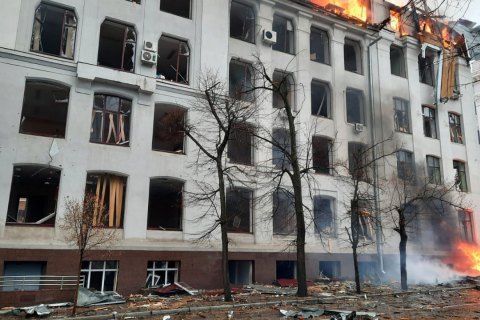 В результате авиаударов было повреждено около десяти многоэтажек в Харькове 