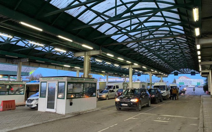 ДПСУ попереджає про черги на пунктах пропуску через запровдження нової системи EES