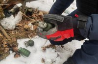 В лісі на Київщині знайшли три гранати
