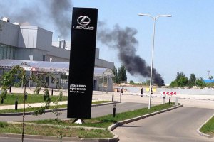 З боку міжнародного аеропорту в Донецьку чутно звуки бою