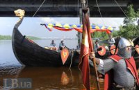 Под Киевом спустили на воду историческую ладью "Князь Владимир"