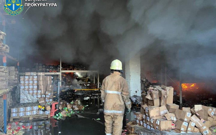 Через російський дрон спалахнула пожежа на складі продуктів харчування у Харкові (доповнено)