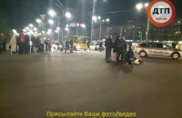 Маршрутка сбила троих людей у метро "Дорогожичи" в Киеве (обновлено)