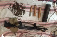 В Николаеве сержант-контрактник украл во время разгрузки оружия три автомата, патроны и тротил