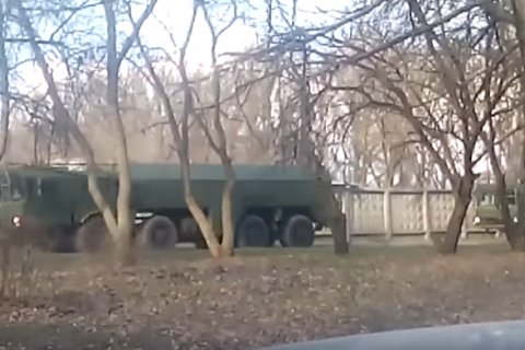 В сети появилось видео передвижения военной техники в Ростове