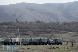 Минобороны: заблокированную часть в Крыму покинули 35 машин с русскими солдатами