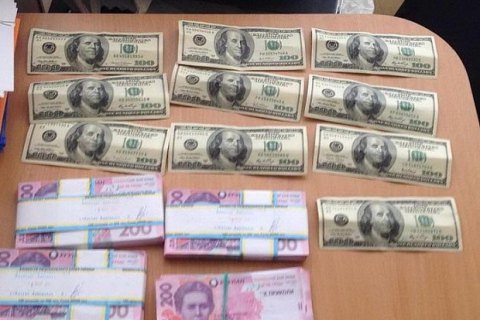 В Харькове задержали врача, который требовал у пациента 100 тыс. гривен за операцию