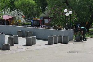 Попов убрал все бетонные урны с центра Киева