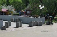 Попов убрал все бетонные урны с центра Киева