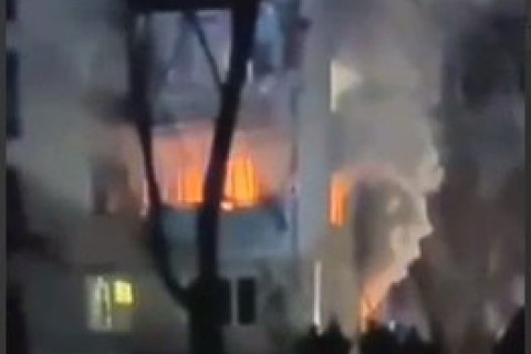 Чернігів: у житловий будинок влучила ракета, є влучання у дитсадок та магазин