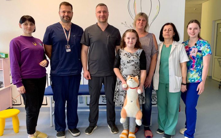 Вітрянка дала ускладнення аж до загрози загибелі легень: львівські хірурги врятували 8-річну дівчинку