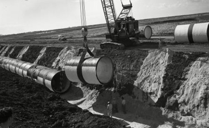 Строительство водопровода Израиля (1953 - 1964 гг.) стоило около 420 миллионов израильских лир, в нем приняли участие более 4000 рабочих.
