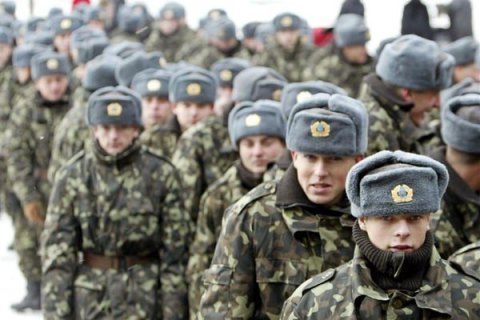 Поставки зимних шапок и курток для военных задерживаются
