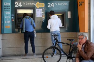 Кипр снял финансовые ограничения с двух российских банков
