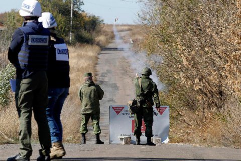 Місія ОБСЄ на Донбасі виявила "гвоздики" та гаубиці окупантів поза лініями відведення