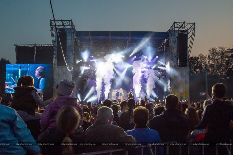 В Харькове, несмотря на карантин, провели массовый концерт ко Дню учителя, полиция открыла производство