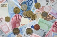 Евро слегка упал на межбанке