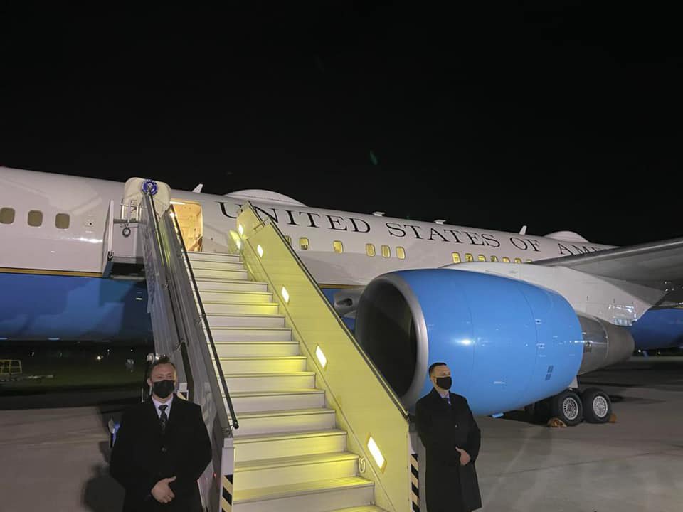 Літак із делегацією США