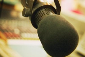 Украинские радиостанции прекращают вещание в Крыму